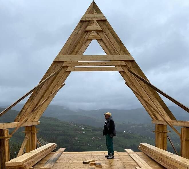 cabana de 2 persoane la munte in timpul lucrarilor de constructie